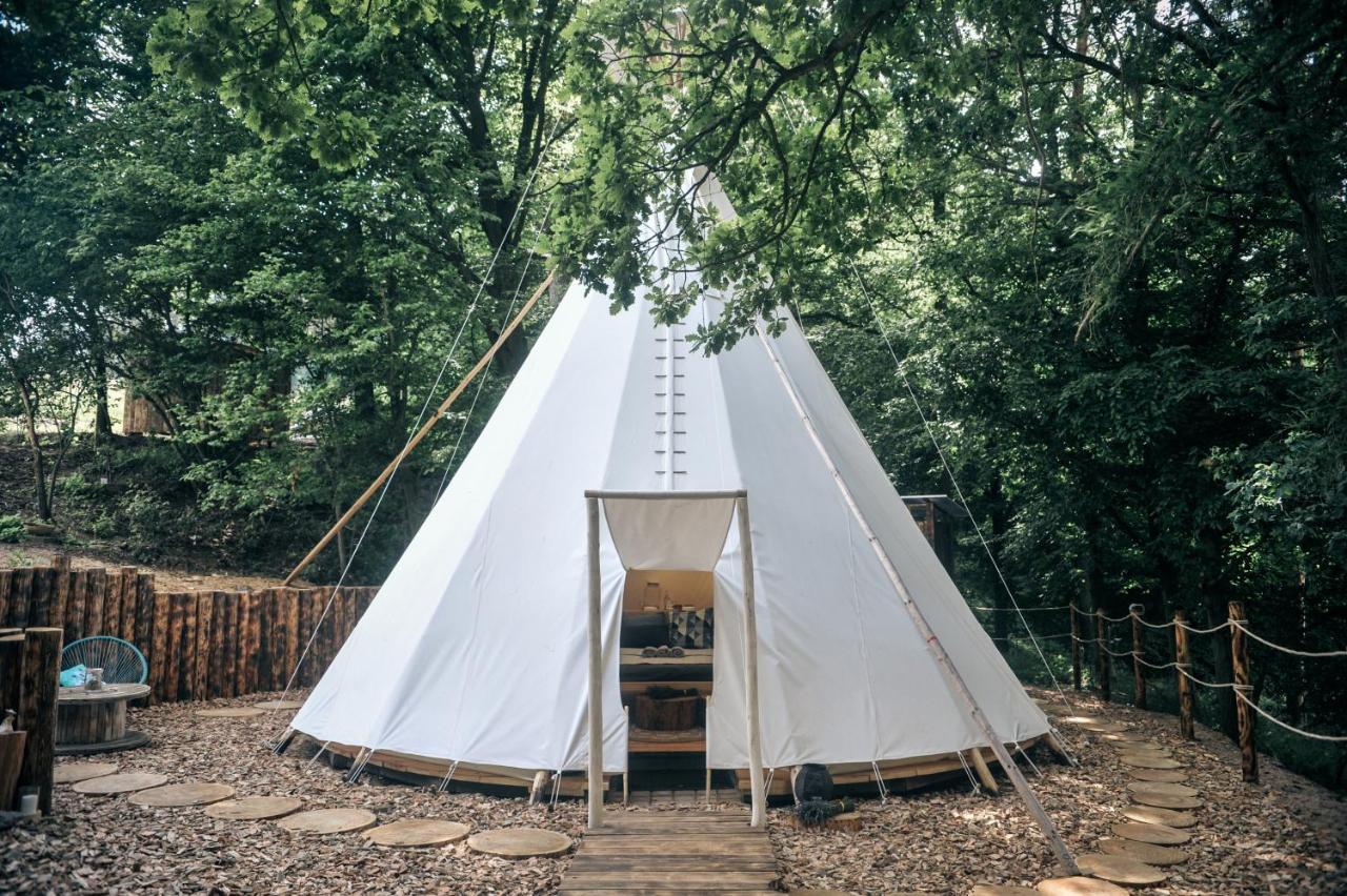 Glamping Nad Meandry Hotel Unhost Ngoại thất bức ảnh