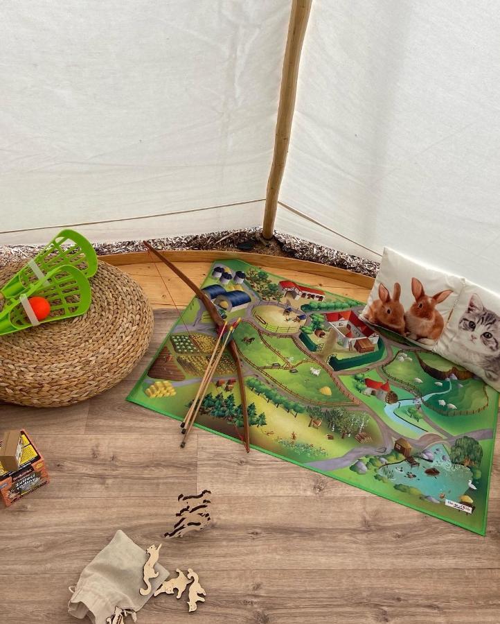 Glamping Nad Meandry Hotel Unhost Ngoại thất bức ảnh